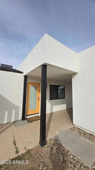 Building Photo - 806 E Fairmount Ave