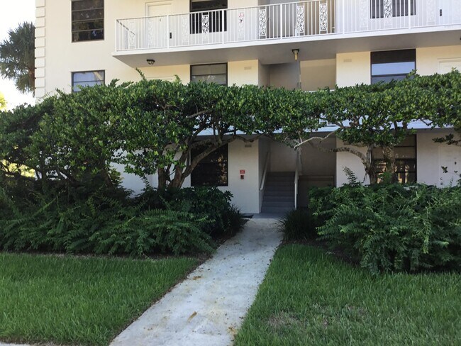 Foto del edificio - 3636 Whitehall Dr