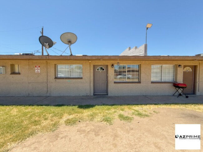 Building Photo - Step into this Inviting 3/2 Townhouse in Phoenix!