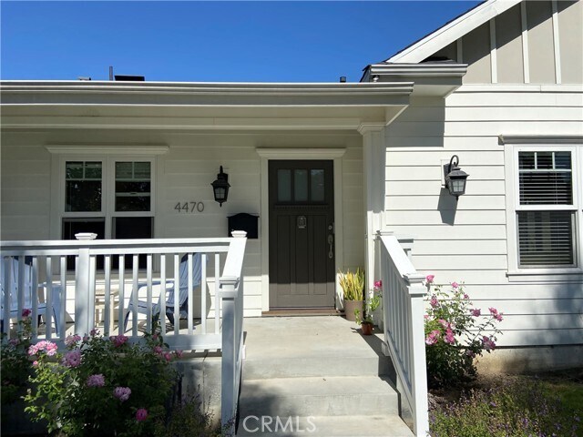 Foto del edificio - 4470 Stansbury Ave