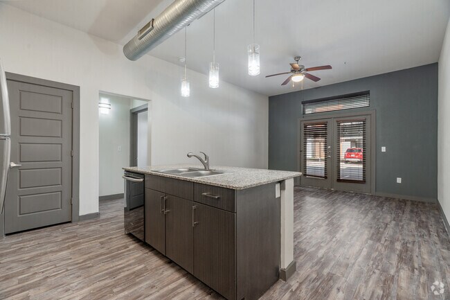 2 habitaciones, 2 baños - 1053 pies cuadrados - Cocina - East End Lofts at the Railyard