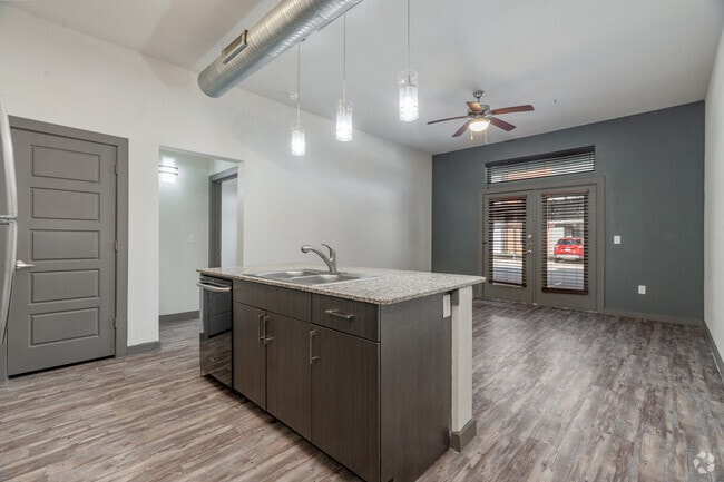2BR, 2BA - 1,053SF - Kitchen - East End Lofts at the Railyard