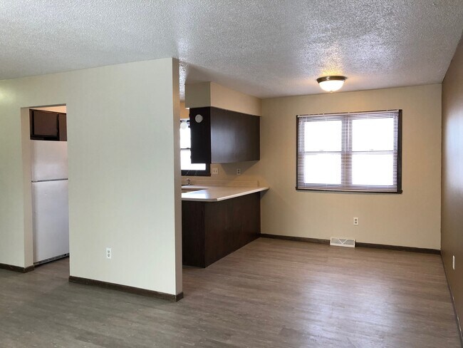 Building Photo - 407