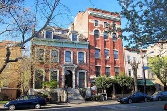 Building Photo - 174 Grand St