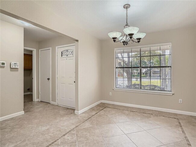 Foto del edificio - 6800 Luckenbach Ln