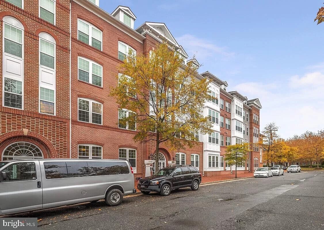 Main Street View - 4950 Brenman Park Dr