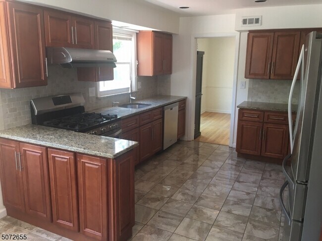 Foto del edificio - 424 White Oak Ridge Rd