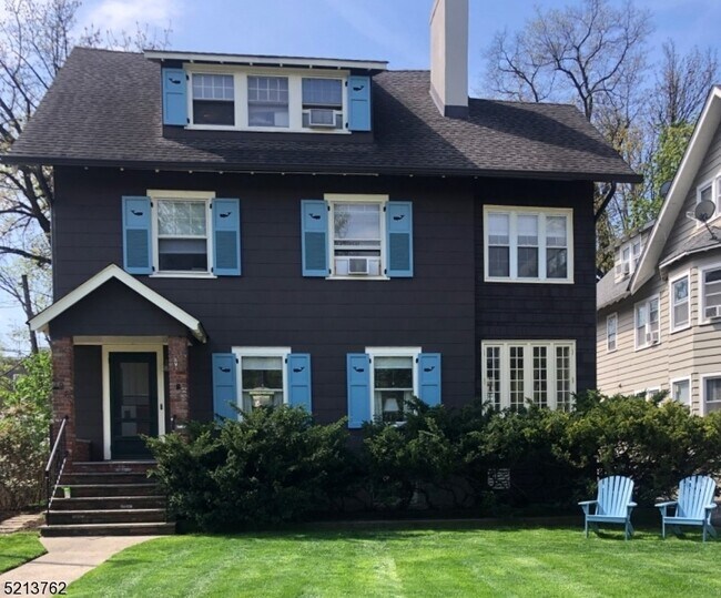 Building Photo - 196 Lorraine Ave