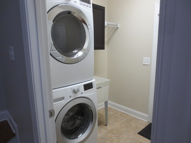 Foto del edificio - 102 Cypress Cir