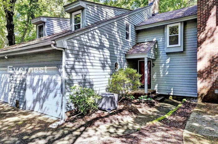 Primary Photo - Spacious 3-Bed Home with Attached Garage i...