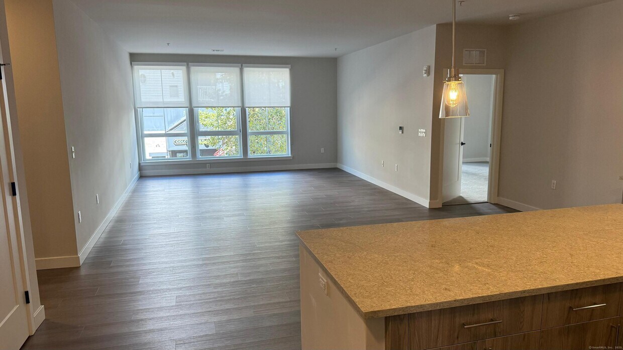 Foto principal - 467 West Ave