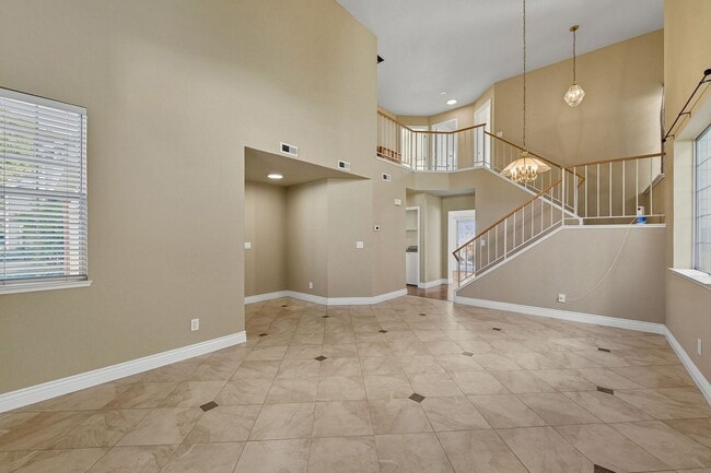 Foto del edificio - Updated Family Spacious Home w/ Fenced in ...