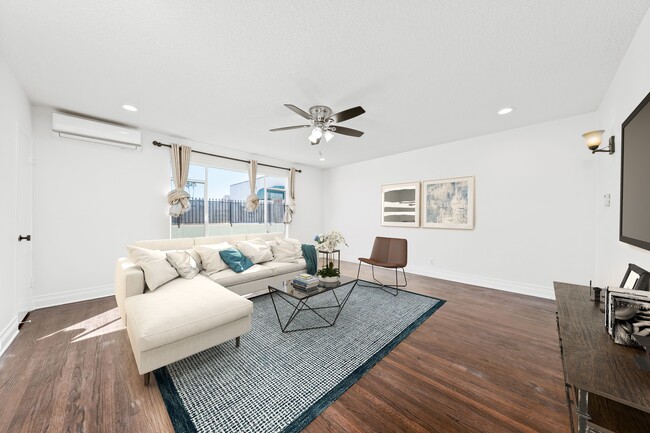 Foto del edificio - 612 N Sycamore Ave