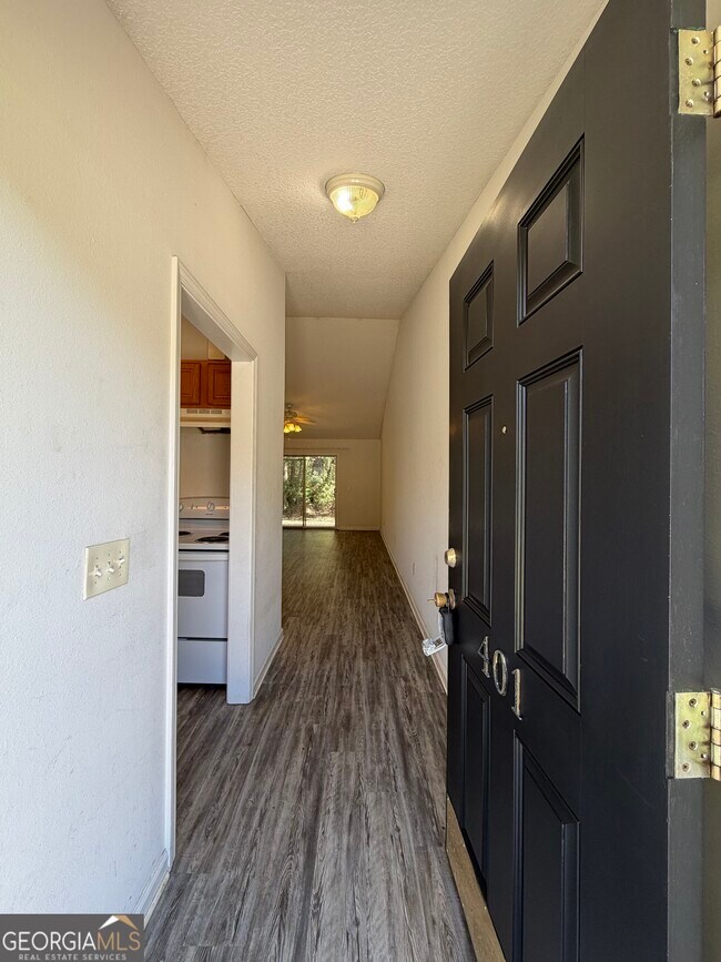 Foto del edificio - 401 Lawnwood Ct