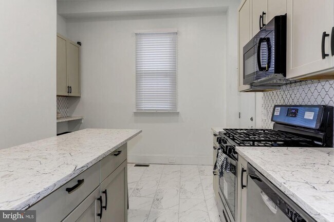 Foto del edificio - 638 G St NE