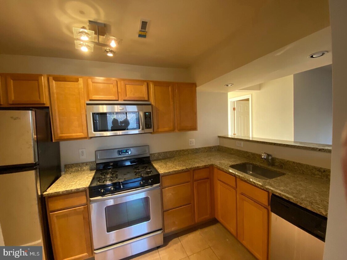 Primary Photo - 7516 Hawthorne St
