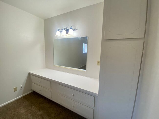 Building Photo - 4 br, 2 bath House - 635 S 200 E #6