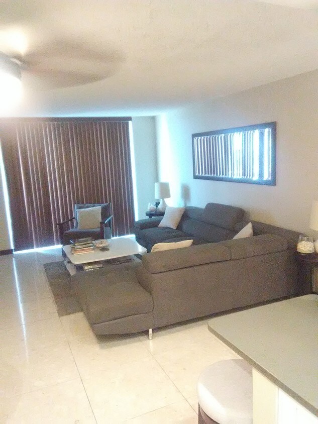 Foto principal - 2350 NE 135th St