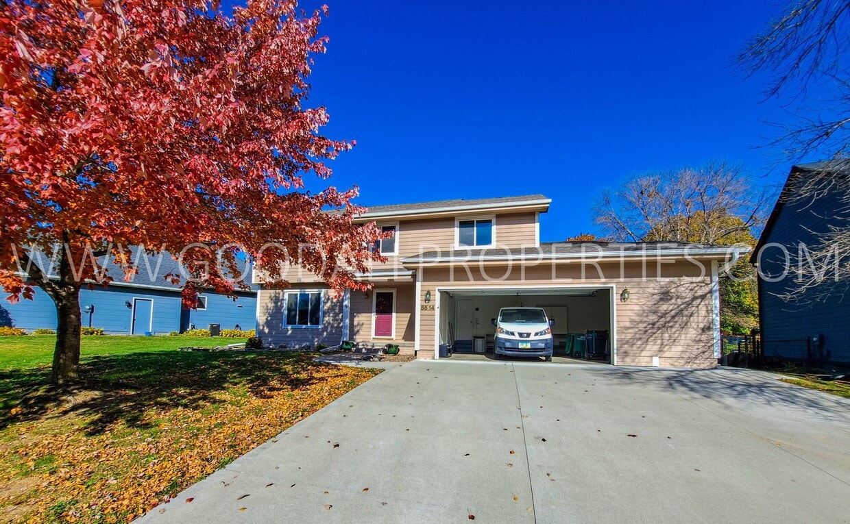 Primary Photo - Beautiful 4-Bedroom Home in Johnston – Bac...