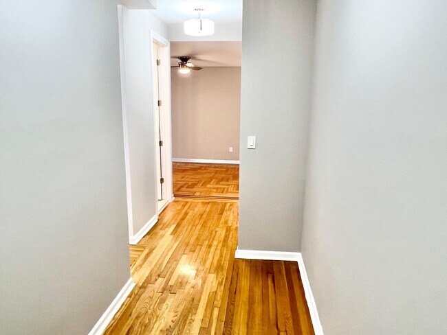 Foto del edificio - 6305 Boulevard E