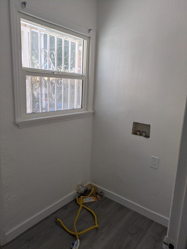 Foto del edificio - 1513 E 106th St