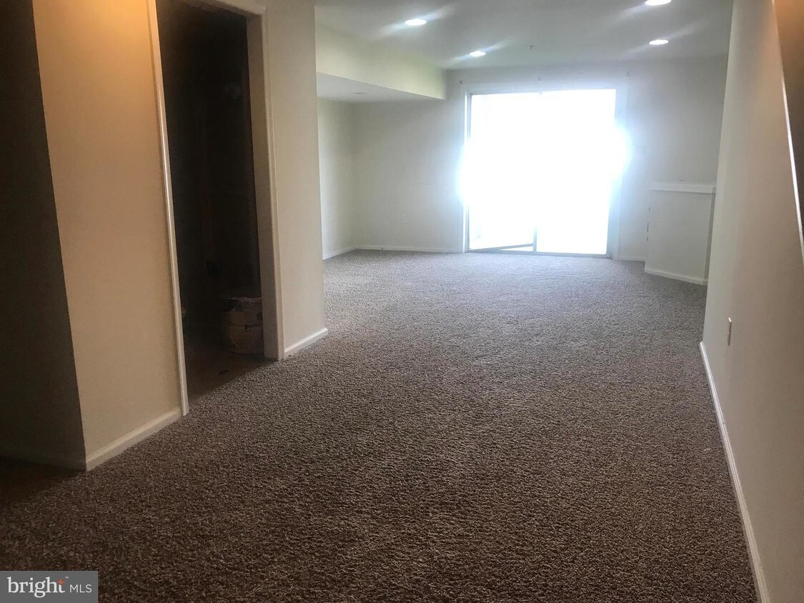 Foto principal - 122 Cherry Tree Ln
