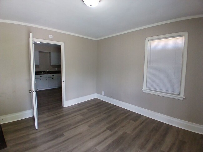 Foto del edificio - Updated 2 bedroom 1 bath duplex