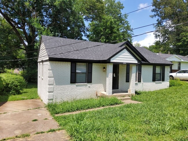 Building Photo - Welcome to 1700 Crrning Ave!