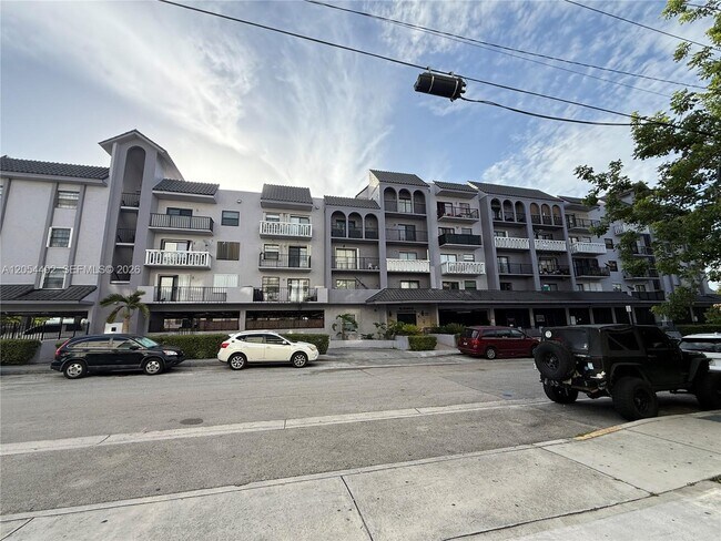 Building Photo - 777 SW 9th Ave