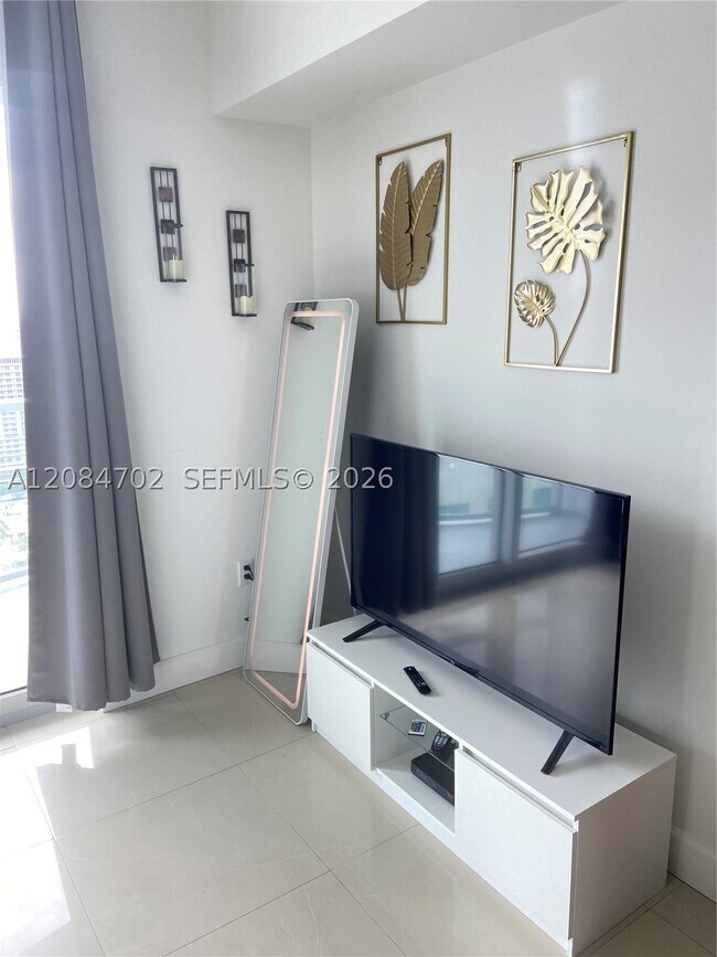 Foto del edificio - 185 SW 7th St