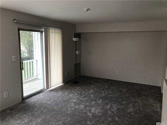 Foto del edificio - 58 Fairview Cir