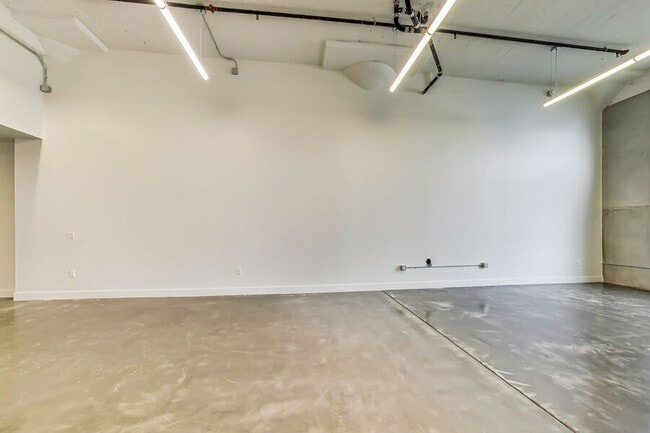 Building Photo - 5701 International Blvd