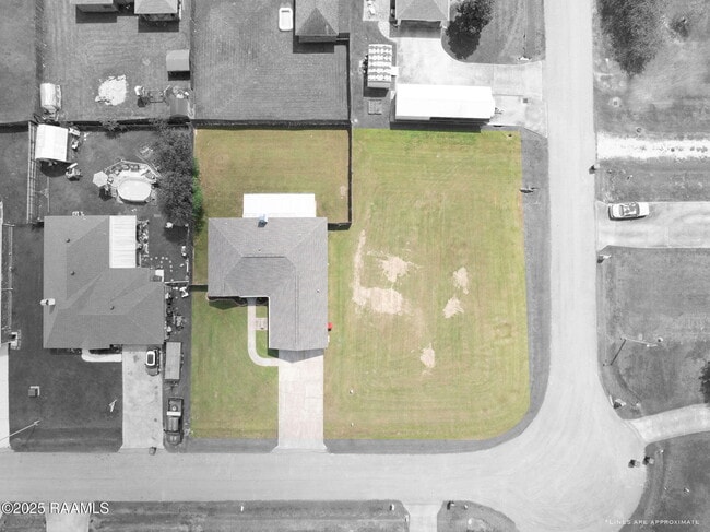 Building Photo - 133 Herlil Cir