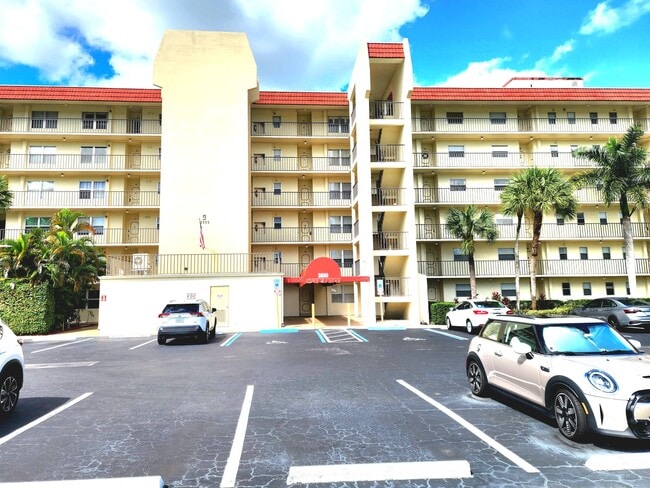 Building Photo - 3959 Via Poinciana