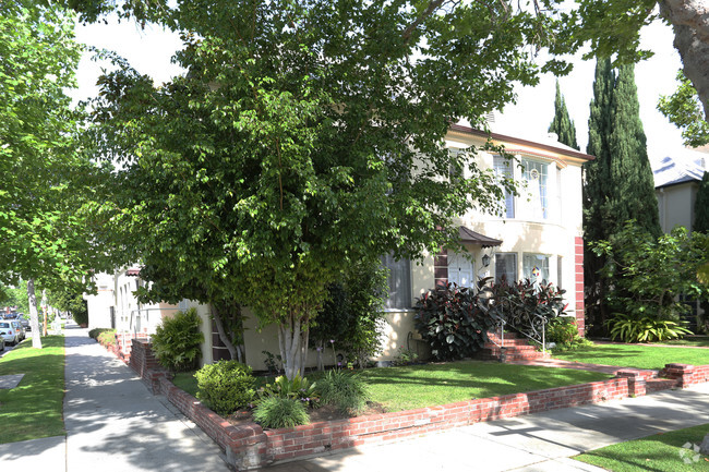 Building Photo - 157-167 S Canon Dr
