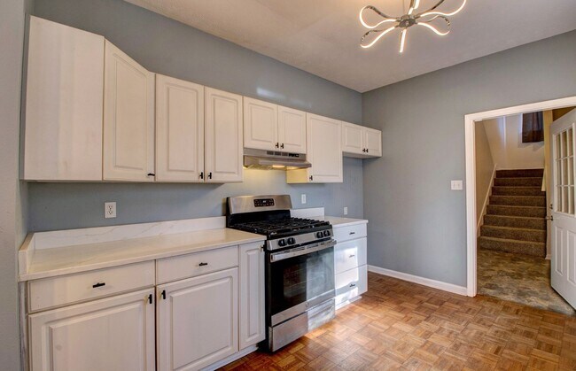 Foto del edificio - Now Available!