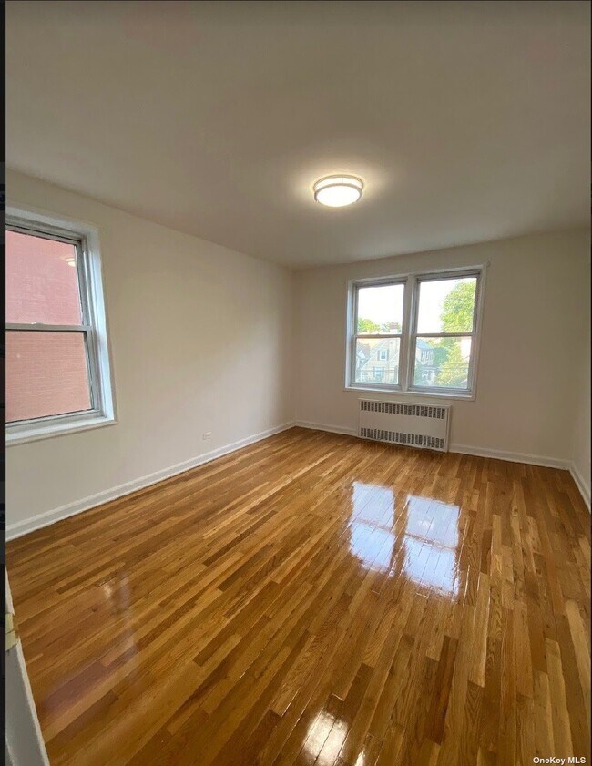 Building Photo - 143-25 84th Dr
