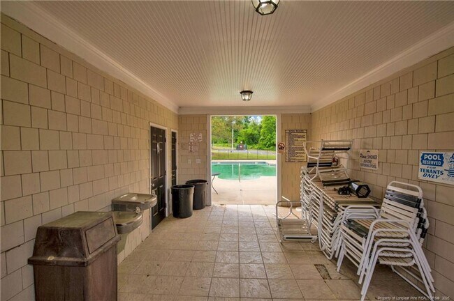Building Photo - 3BD 2Bath Condo