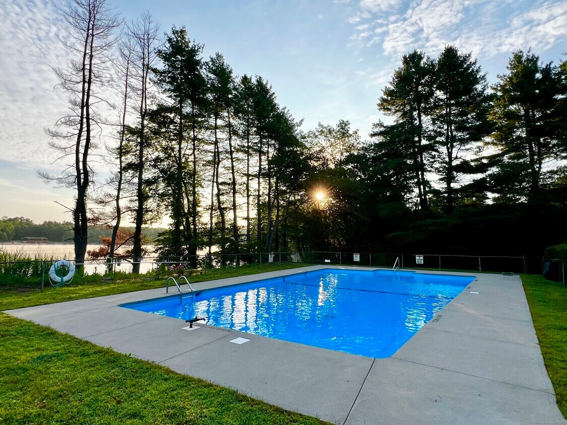 Foto principal - 9 Grandview Dr