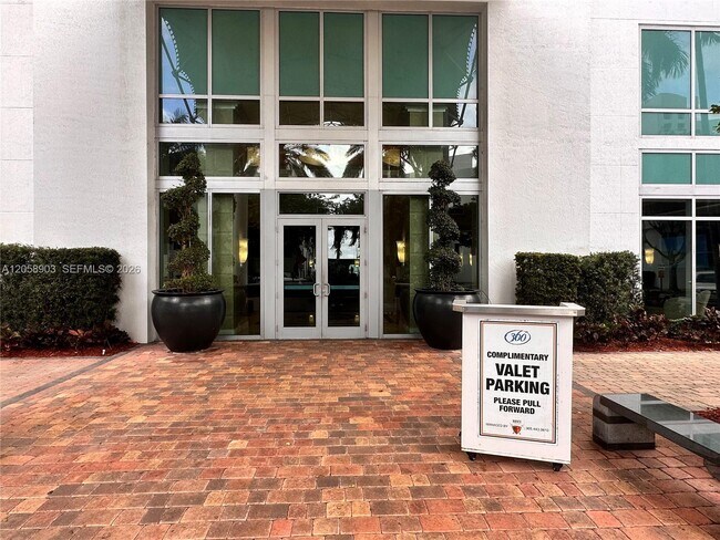 Foto del edificio - 7900 Harbor Island Dr