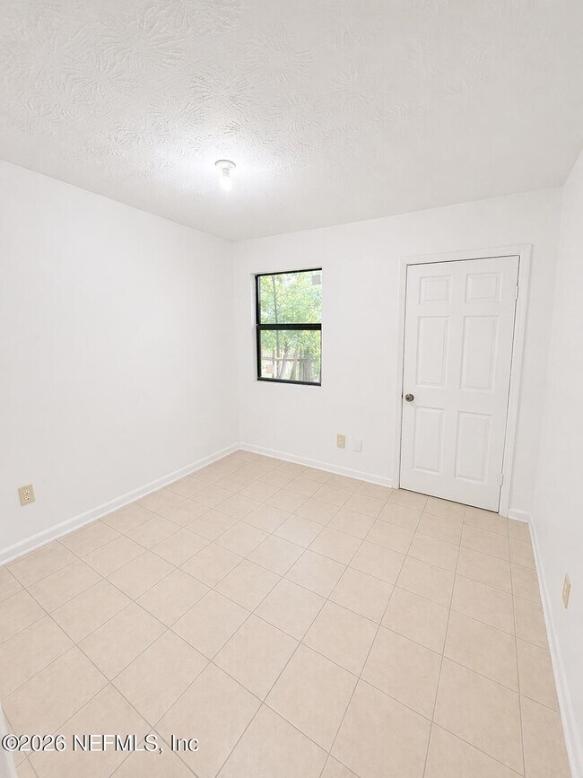 Foto del edificio - 7104 Ken Knight Dr W