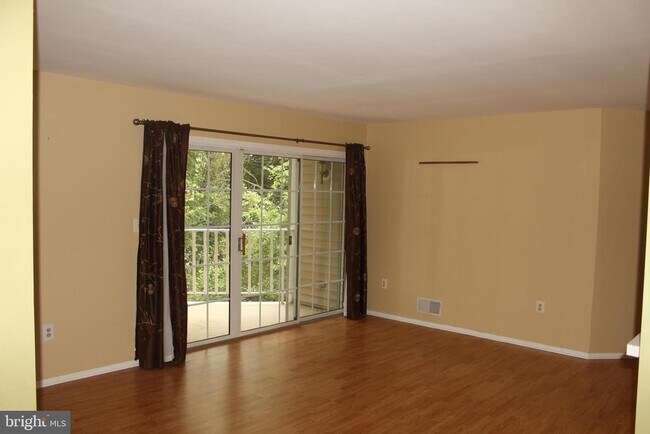Building Photo - 84 Cheverny Ct