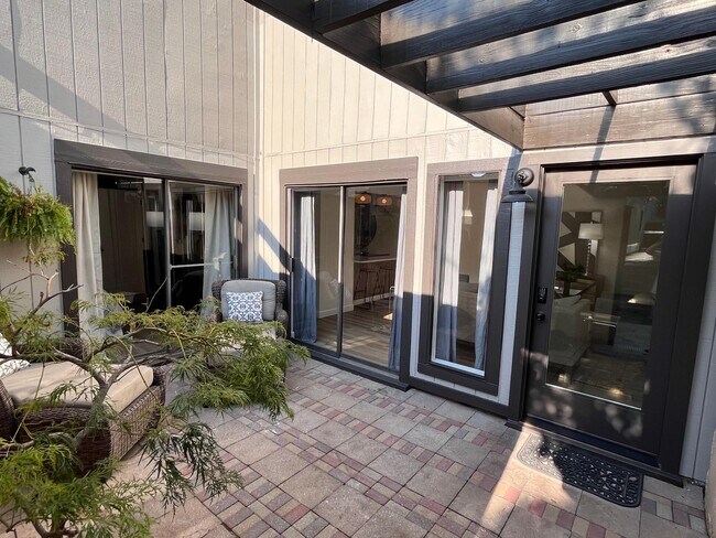 Patio - 3350 Altamont Rd S