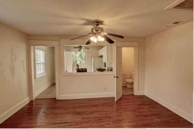 Building Photo - 55 weeden
