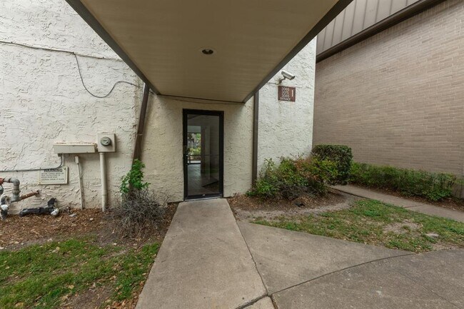 Building Photo - 3065 Walnut Bend Ln