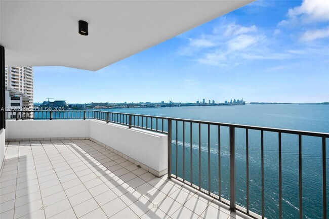 Foto del edificio - 520 Brickell Key Dr