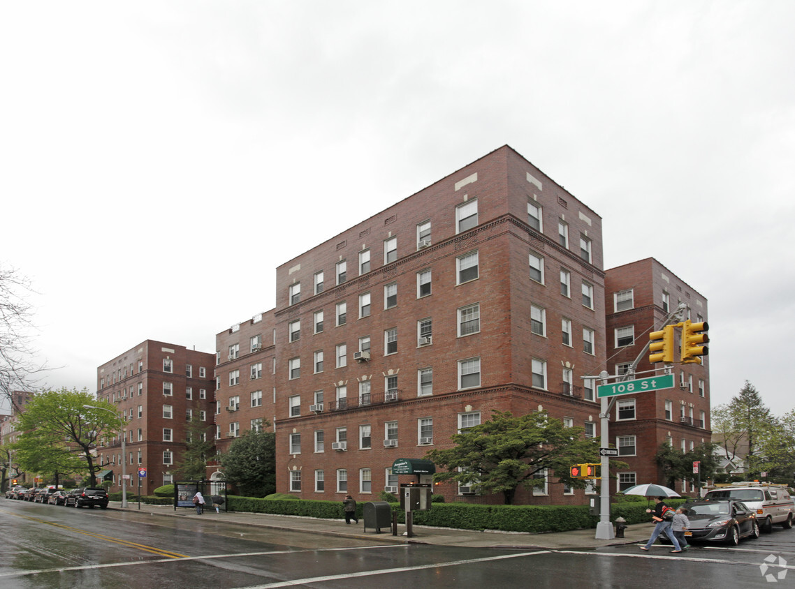 Building Photo - 70-11 108th St