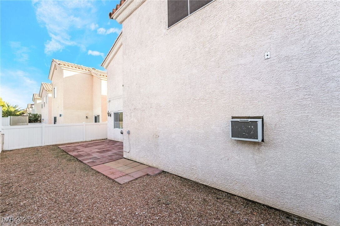 Foto del edificio - 5941 Crumbling Ridge St