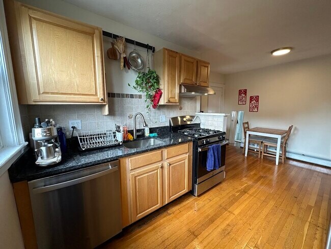 Building Photo - 45 Day St