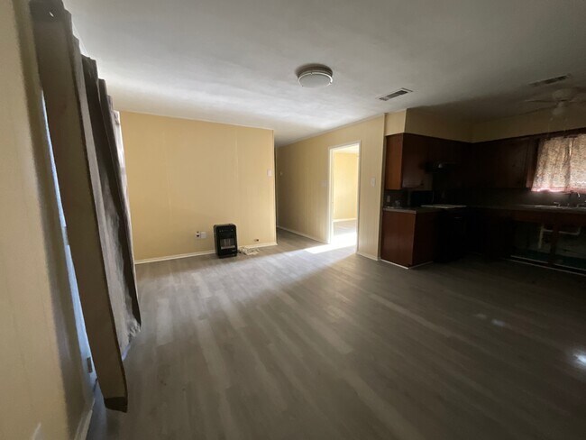 Foto del edificio - 1361 Shady Ln